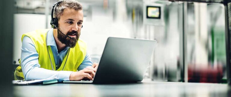 Man on computer - Configure-Price-Quote (CPQ) Software: Ask, Listen, Sell